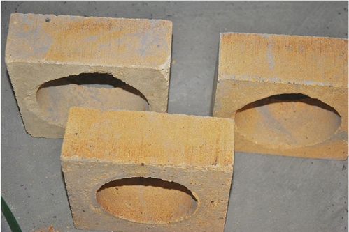 不定形耐火材料,異形耐火磚廠家,鎂質(zhì)搗打料廠家,硅質(zhì)搗打料生產(chǎn)商,河南粘土磚供應(yīng)商,價(jià)格,批發(fā) 供應(yīng) 廠家 洛陽市伊濱區(qū)諸葛鎮(zhèn)騰龍耐火材料廠 一大把