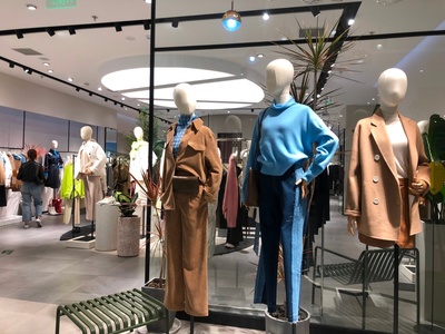 市場(chǎng)緩慢回暖，服裝行業(yè)離
